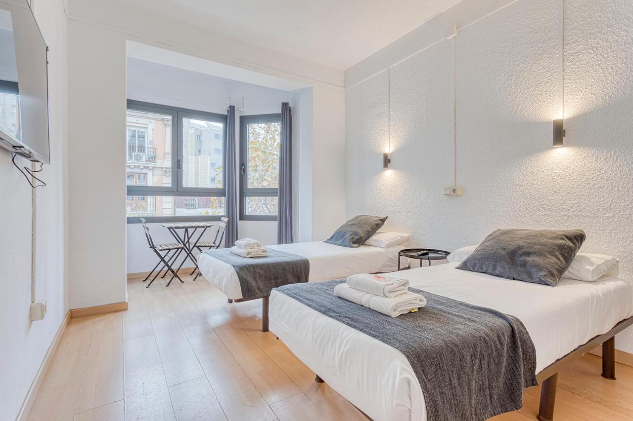 Hostal Bedmates Barcelona Eksteriør billede