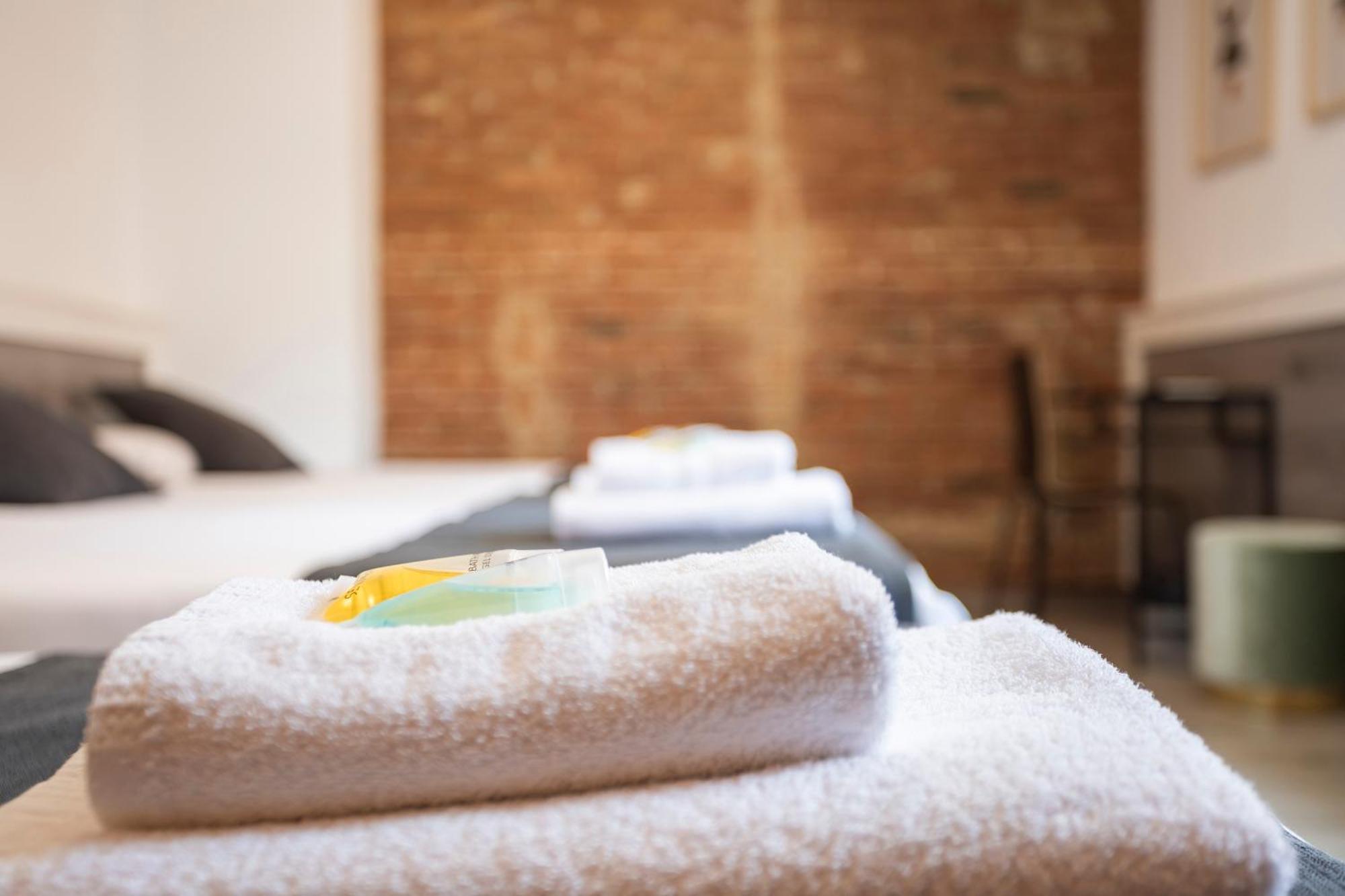 Hostal Bedmates Barcelona Eksteriør billede