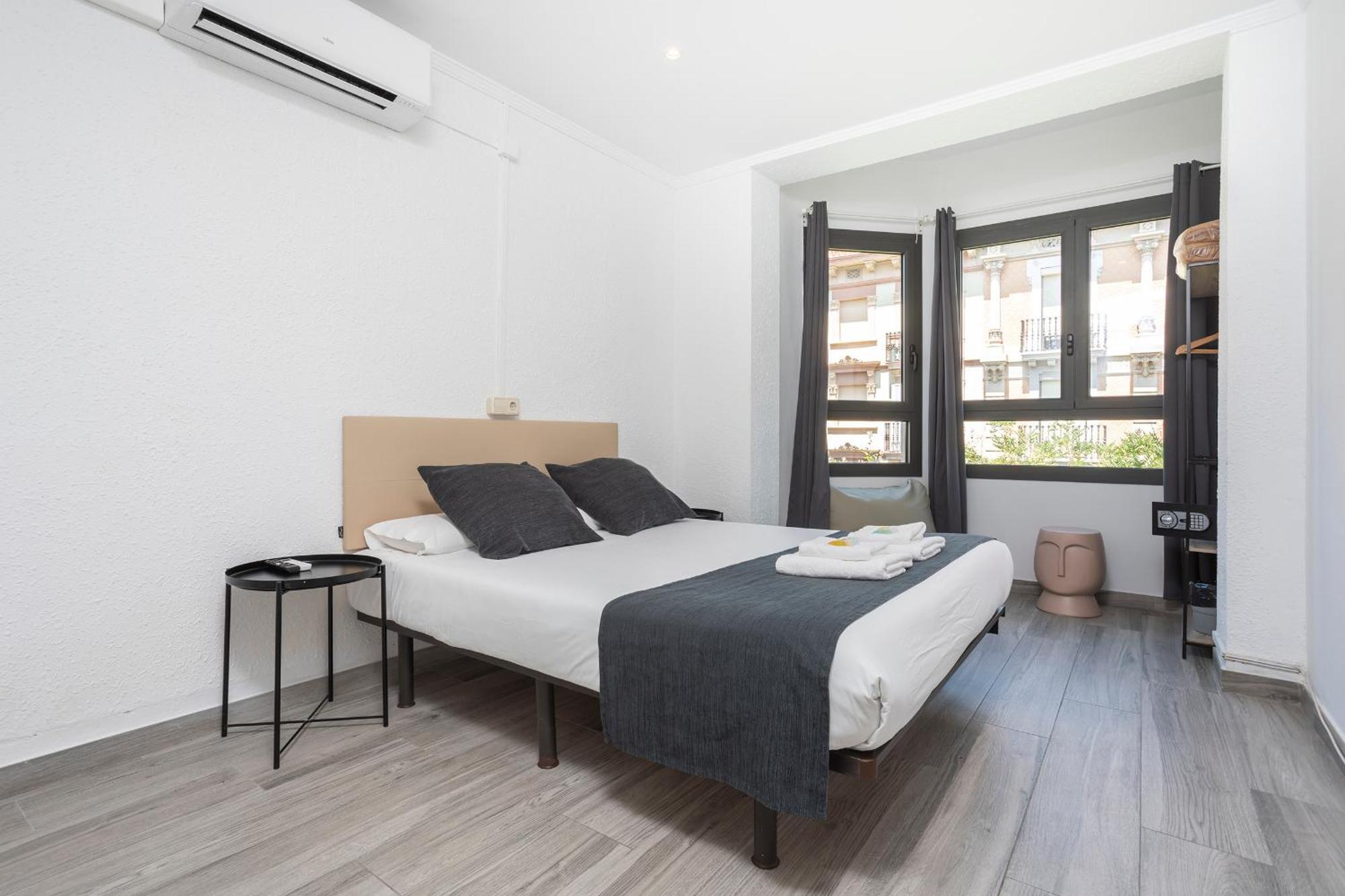Hostal Bedmates Barcelona Eksteriør billede