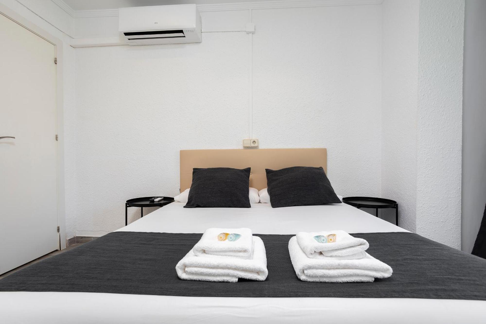 Hostal Bedmates Barcelona Eksteriør billede